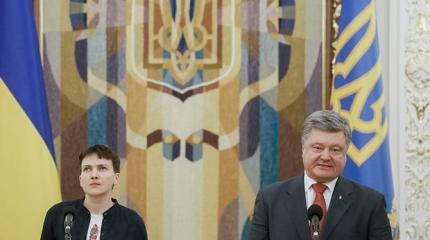 Савченко «осквернила» президентское кресло Порошенко Савченко «осквернила» президентское кресло Порошенко