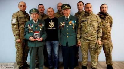 Здравствуй, оружие: националисты Украины выходят на тропу «мировоззренческой войны» Здравствуй, оружие: националисты Украины выходят на тропу «мировоззренческой войны»