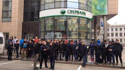 Почему националистам в Харькове помешали блокировать «Сбербанк»? Почему националистам в Харькове помешали блокировать «Сбербанк»?
