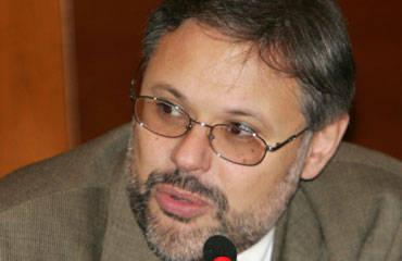 Хазин: не брать кредитов, иметь двухнедельный запас воды и еды Хазин: не брать кредитов, иметь двухнедельный запас воды и еды