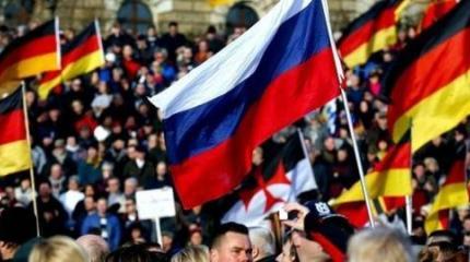 Русофобская шизофрения Меркель: канцлер борется за голоса русских немцев Русофобская шизофрения Меркель: канцлер борется за голоса русских немцев