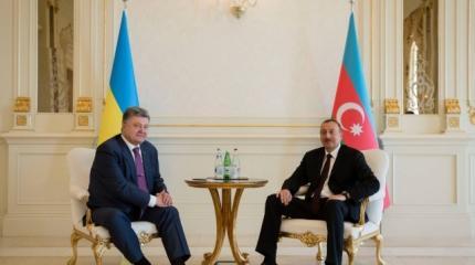 Вырвать из орбиты России: Порошенко прилетел в Баку реанимировать ГУАМ Вырвать из орбиты России: Порошенко прилетел в Баку реанимировать ГУАМ