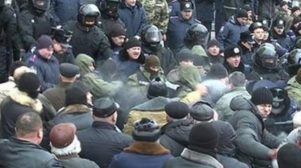 «Меняйте власть, не поддаваясь тактике и эмоциям идиотов!» «Меняйте власть, не поддаваясь тактике и эмоциям идиотов!»