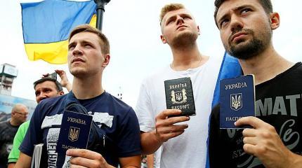 В Киеве «простились» с украинцами, получившими паспорта РФ В Киеве «простились» с украинцами, получившими паспорта РФ