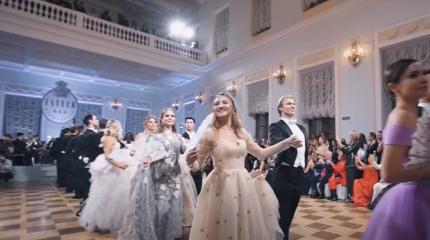Для избранных - бал, для плебса - маски и запреты: политическая недальновидность или потеря чувства реальности Для избранных - бал, для плебса - маски и запреты: политическая недальновидность или потеря чувства реальности