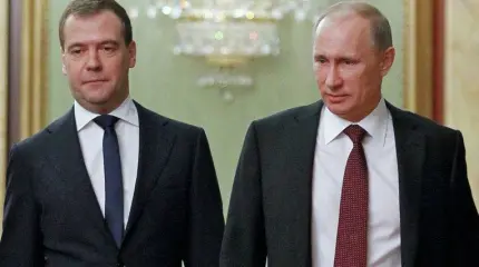Медведев остается главой правительства Медведев остается главой правительства