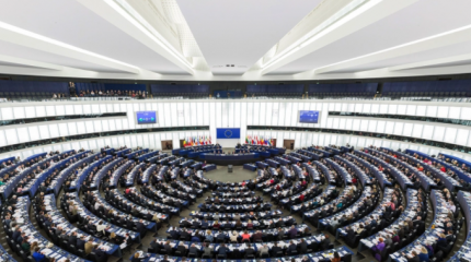 L'Antidiplomatico назвало позорным доклад Европарламента о России