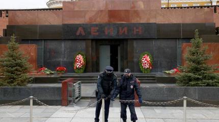 А не спилить ли Мавзолей с ордена Победы? А не спилить ли Мавзолей с ордена Победы?