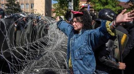 Уронит ли Россия армянский чемодан без ручки? Уронит ли Россия армянский чемодан без ручки?