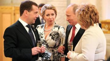 Владимир Путин наградил жену Дмитрия Медведева