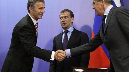 Медведев уже сдал Норвегии русскую Арктику, но Осло хочет еще... Медведев уже сдал Норвегии русскую Арктику, но Осло хочет еще...