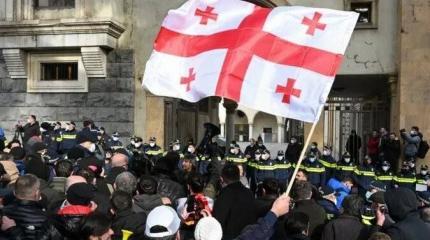 Итоги года в Грузии: внутриполитическая чехарда и внешняя неопределенность Итоги года в Грузии: внутриполитическая чехарда и внешняя неопределенность