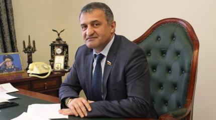 Бибилов: Имя Захарченко – знамя, с которым Донбасс пойдет до конца Бибилов: Имя Захарченко – знамя, с которым Донбасс пойдет до конца