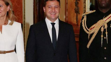 Свозил в Британию жену, а рейтинг всё идёт ко дну