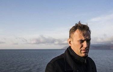 Неплательщик: почему Навального не выпустили из России? Неплательщик: почему Навального не выпустили из России?