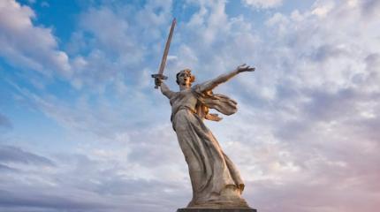Иностранцы о русской «Родине-матери»: Челюсть отвисает даже когда ты далеко Иностранцы о русской «Родине-матери»: Челюсть отвисает даже когда ты далеко