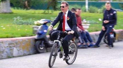 Ляшко устроил цирк под администрацией Зеленского Ляшко устроил цирк под администрацией Зеленского