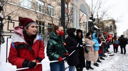 Москва - Петербург: чисто дамский протест Москва - Петербург: чисто дамский протест