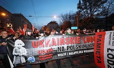 Польские националисты вышли на марш против Киева и Брюсселя Польские националисты вышли на марш против Киева и Брюсселя