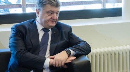 Порошенко пора бежать. Пока аэропорт в Ростове ещё принимает Порошенко пора бежать. Пока аэропорт в Ростове ещё принимает