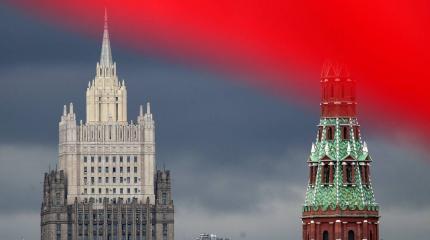 Кремль объяснил отсутствие реакции Путина на критику Запада из-за Навальног