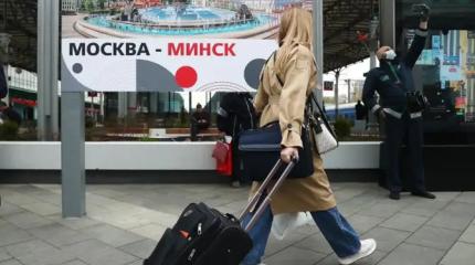 Россияне массово бегут в свободную Белоруссию. Минск станет столицей РФ?