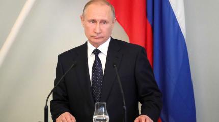 Путин между царем и вождем Путин между царем и вождем