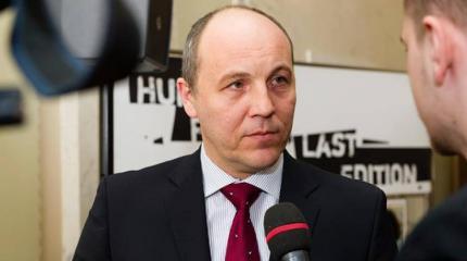 Парубий требует в срочном порядке разблокировать все подходы к админзданию Парубий требует в срочном порядке разблокировать все подходы к админзданию