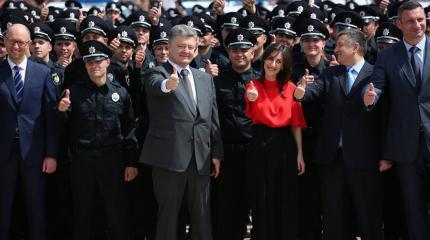 В беде — не сробеет, — спасет… В беде — не сробеет, — спасет…