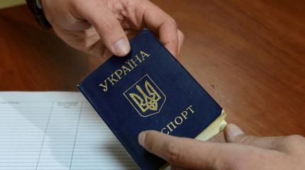 Украинское гражданство собираются продавать за 100 тыс долларов Украинское гражданство собираются продавать за 100 тыс долларов
