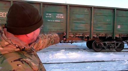 Блокада Донбасса прорвана, украинские радикалы кладут на рельсы бабушек Блокада Донбасса прорвана, украинские радикалы кладут на рельсы бабушек