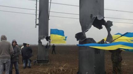 Мрак против света в Крыму: «патриоты» сражаются с «электрическим драконом» Мрак против света в Крыму: «патриоты» сражаются с «электрическим драконом»