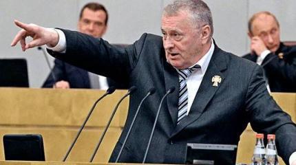 Медведев отказался съесть предложенную Жириновским грушу Медведев отказался съесть предложенную Жириновским грушу