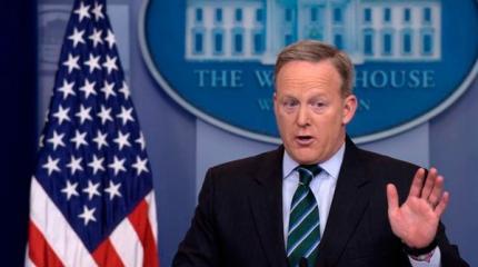 Шон Спайсер объяснил, почему Трамп не пожал руку Меркель Шон Спайсер объяснил, почему Трамп не пожал руку Меркель