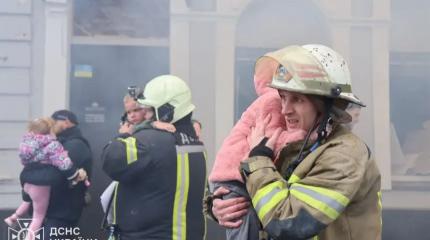 Киев жестко прокололся с постановочными фото «спасенных» детей Киев жестко прокололся с постановочными фото «спасенных» детей