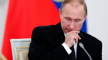 Неожиданный реверанс Путину в клипе Шнурова «Сиськи» шокировал украинцев Неожиданный реверанс Путину в клипе Шнурова «Сиськи» шокировал украинцев