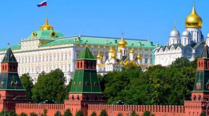 Кремль тверд и безмятежен