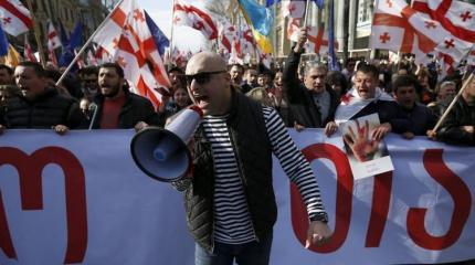 Фортуна не улыбнется оппозиции: падение лари не заставит грузин выйти на улицы Фортуна не улыбнется оппозиции: падение лари не заставит грузин выйти на улицы