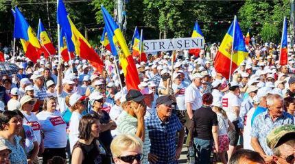 Кишиневский «майдан» готов снести прорумынскую Санду Кишиневский «майдан» готов снести прорумынскую Санду