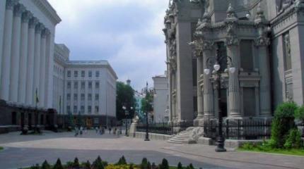 Простолюдинам запретили ходить по одной улице с Порошенко Простолюдинам запретили ходить по одной улице с Порошенко