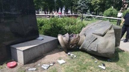 Что реально произошло при сносе памятника Жукову в Харькове Что реально произошло при сносе памятника Жукову в Харькове
