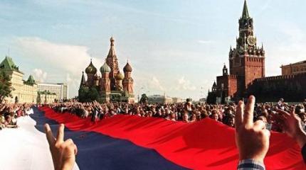 Народ все прощал Кремлю в сытые годы. Но в тощие нарек его «врагом народа» Народ все прощал Кремлю в сытые годы. Но в тощие нарек его «врагом народа»