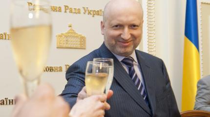 Турчинов: не следует прикрываться памятью о «Небесной Сотне» Турчинов: не следует прикрываться памятью о «Небесной Сотне»