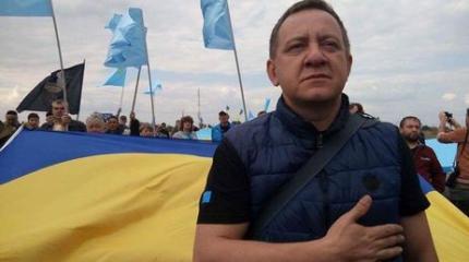 Мечты Айдера Муждабаева: Россия развалится, украинские танки вернут Крым Мечты Айдера Муждабаева: Россия развалится, украинские танки вернут Крым