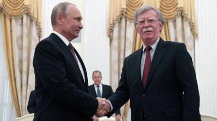 Как Путин, подкрадываясь к Трампу, проглотил Болтона Как Путин, подкрадываясь к Трампу, проглотил Болтона
