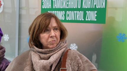 Алексиевич: «белорусский язык — наркомовка». Зачем Нобелю такой символ? Алексиевич: «белорусский язык — наркомовка». Зачем Нобелю такой символ?