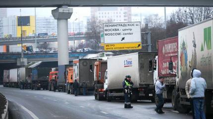 Протестующие под Москвой дальнобойщики решили сменить тактику Протестующие под Москвой дальнобойщики решили сменить тактику