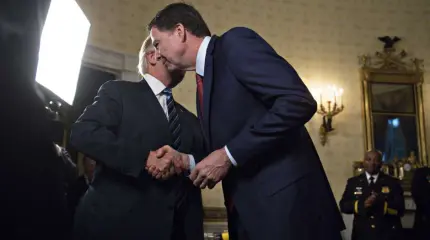 Через отставку директора ФБР Трамп избавляется от кадров Обамы Через отставку директора ФБР Трамп избавляется от кадров Обамы
