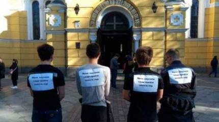 На Житомирщине национал-радикалы травят православного священника