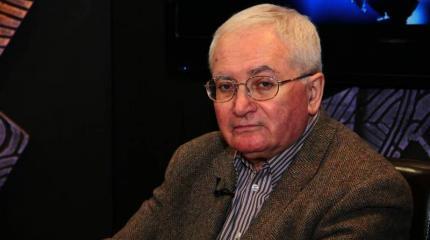 Юрий Светов: Порошенко надувает щеки, демонизируя Россию, но жмет руку Путину Юрий Светов: Порошенко надувает щеки, демонизируя Россию, но жмет руку Путину